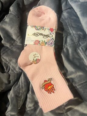 Ed Hardy 5 Pr. Ladies Shoe Size 4-10, Mid Crew Socks, new in cardboard sleeve